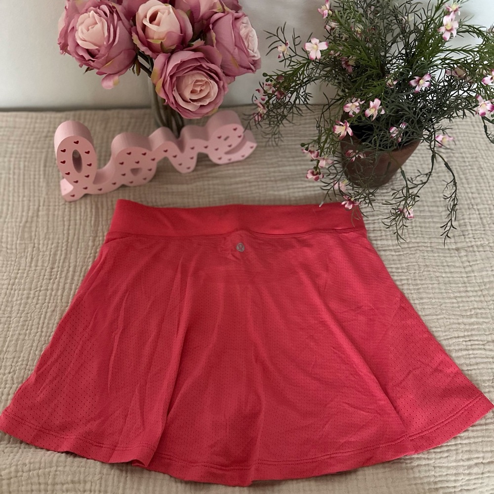 Lululemon tennis skirt, size 8